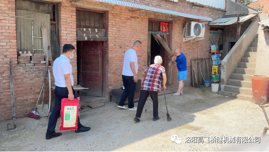 進(jìn)萬(wàn)家門(mén)、知萬(wàn)家情、解萬(wàn)家憂(yōu)、聚萬(wàn)家心--人大代表訪民情